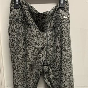 Nike dri fit pattern leggings